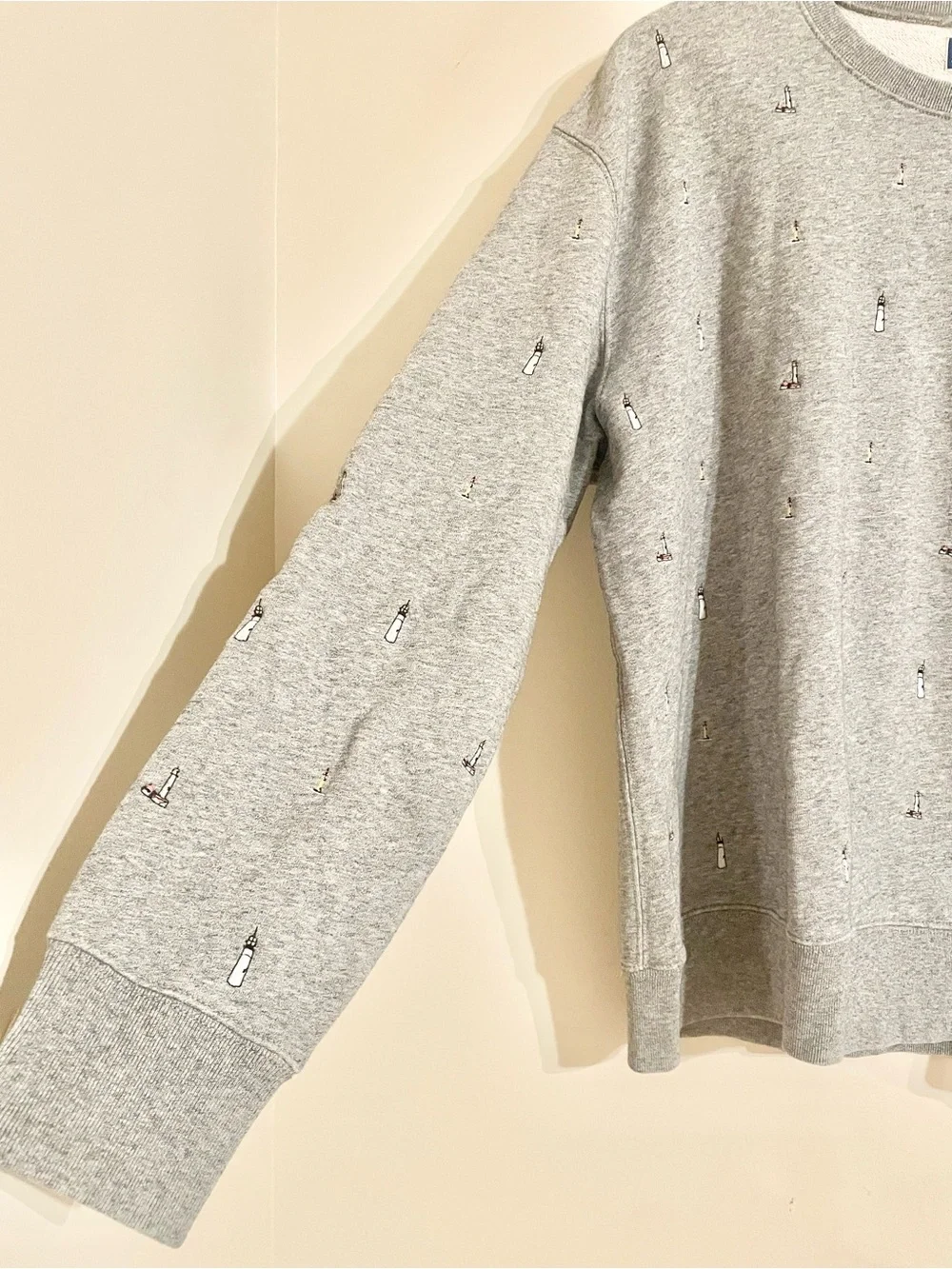Vtg J. Crew Men’s Light House Gray Embroidered Knit Crewneck Sweater Sz L- EUC